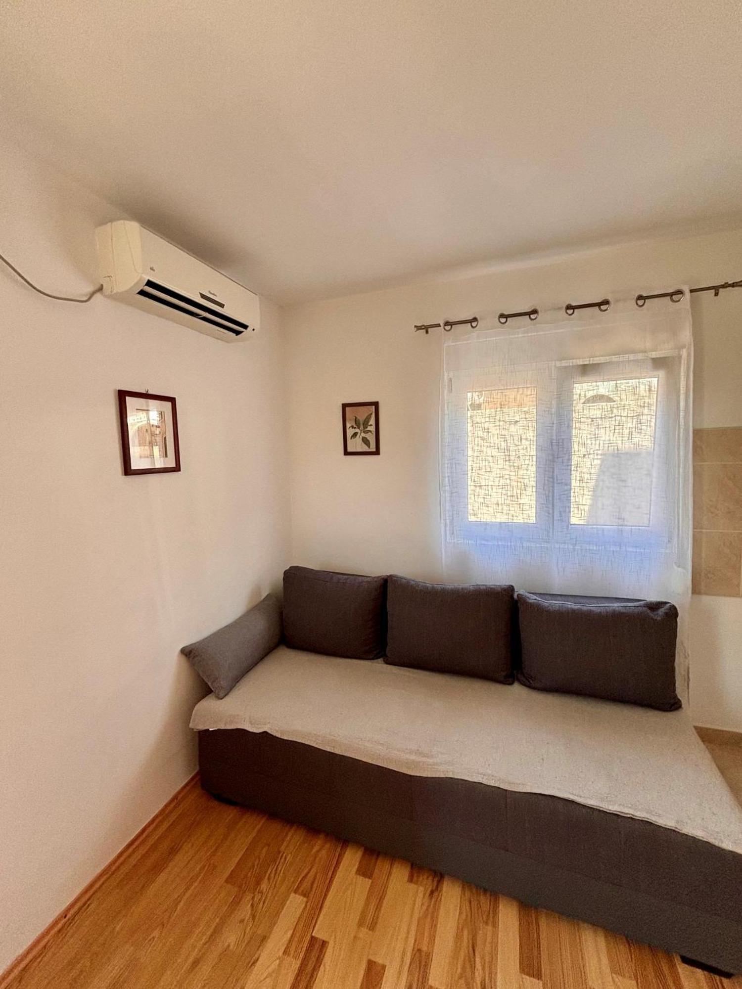 Apartmani Knezevic Posedarje Esterno foto